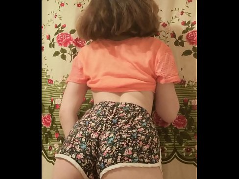 ❤️ Una ghjovana sexy si spoglia i pantaloncini davanti à a camera Video porno à co.newautoglass.ru ❌